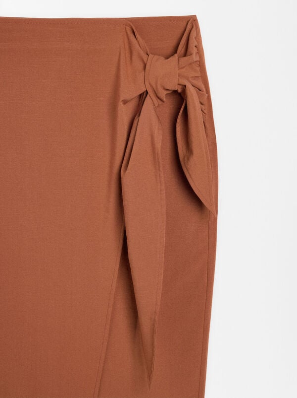 Midi skirt with knot