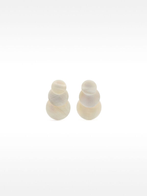 Gradient circle earrings with shells