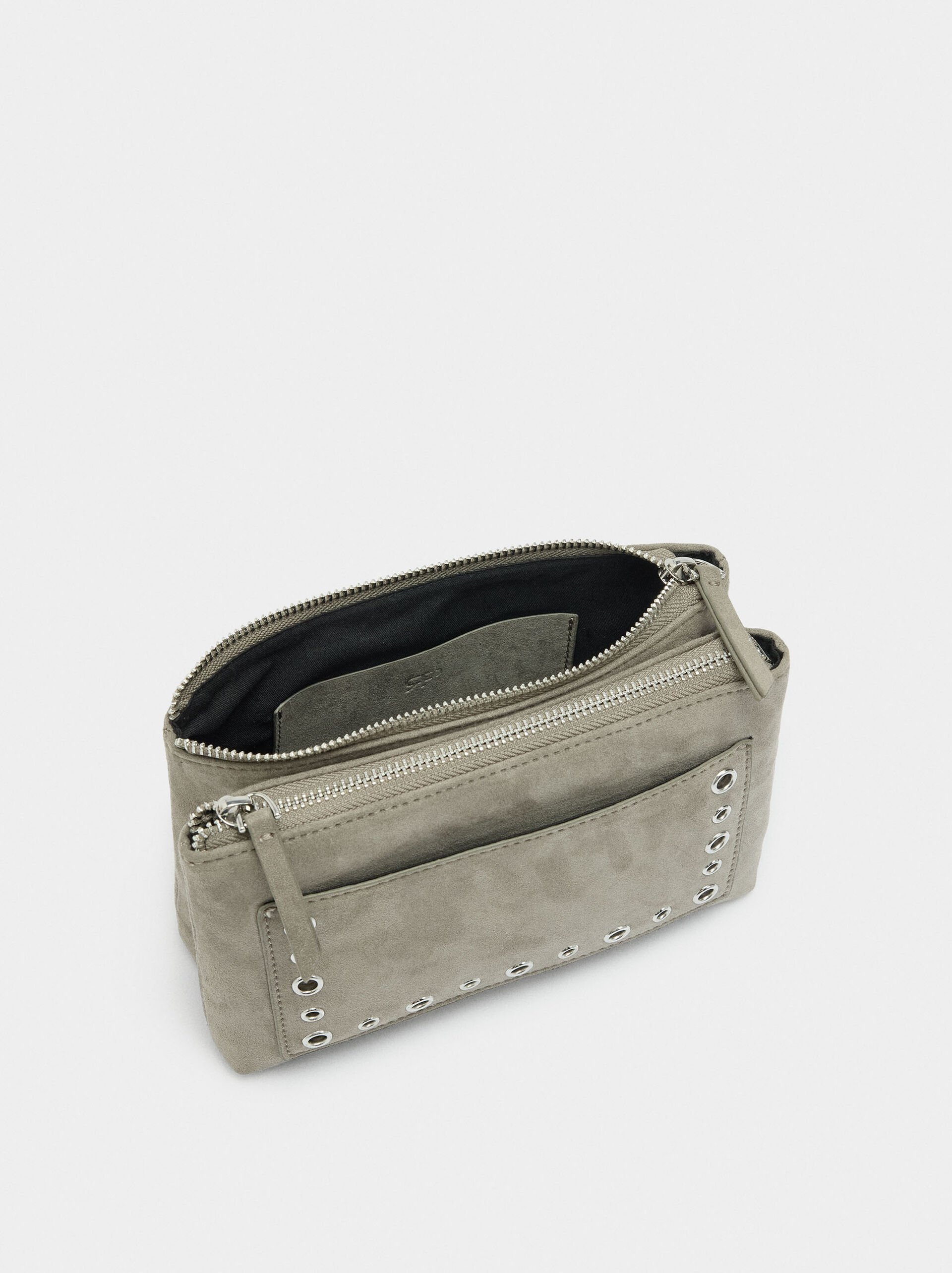 Bolso bandolera efecto craquelado con tachuelas image number 3.0