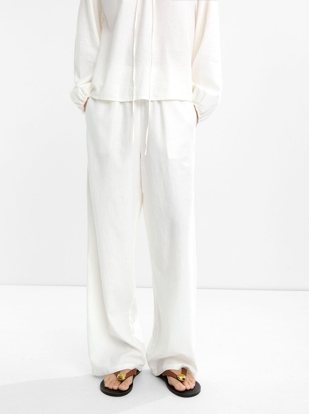 Trousers with linen elastic waistband