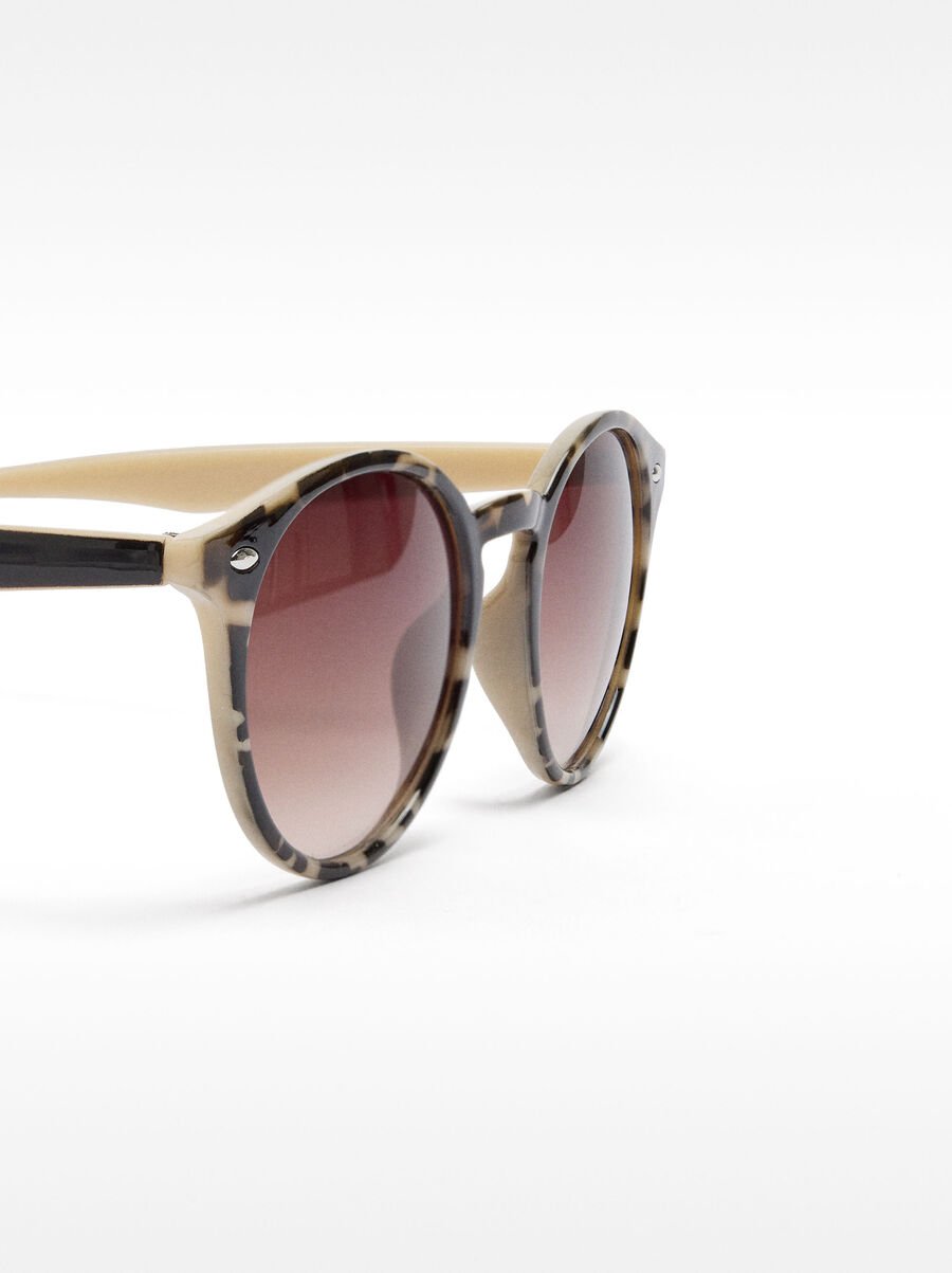 Sunglasses with round frames