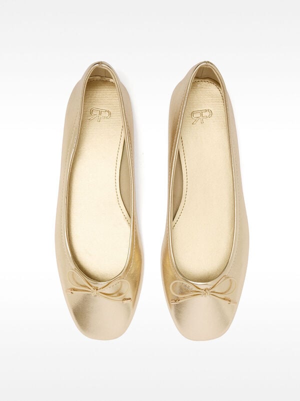 Ballet flats with bow