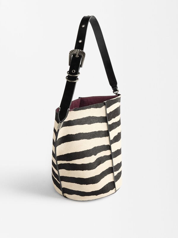 Leather shoulder bag