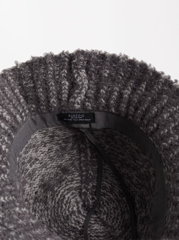 Knitted bucket hat