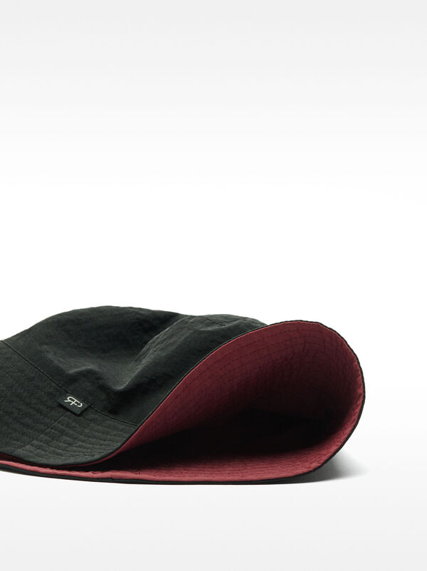 Reversible waterproof bucket hat