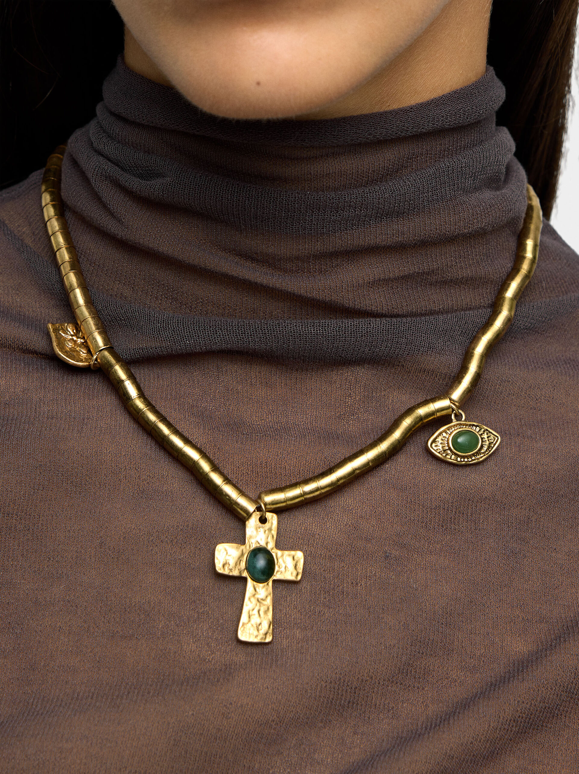 Short necklace with stone pendants image number 1.0