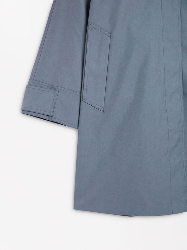 Light parka with pockets