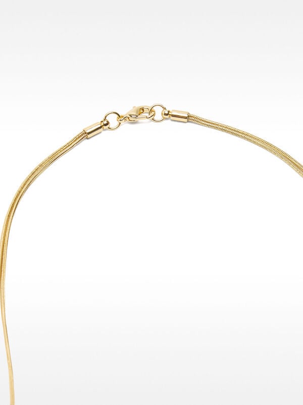 Necklace with metallic details