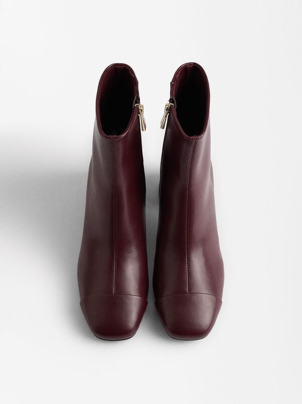 Plain heeled ankle boots