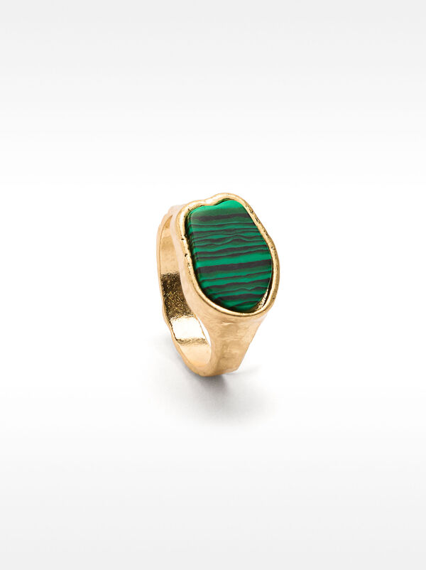 Irregular ring with stone