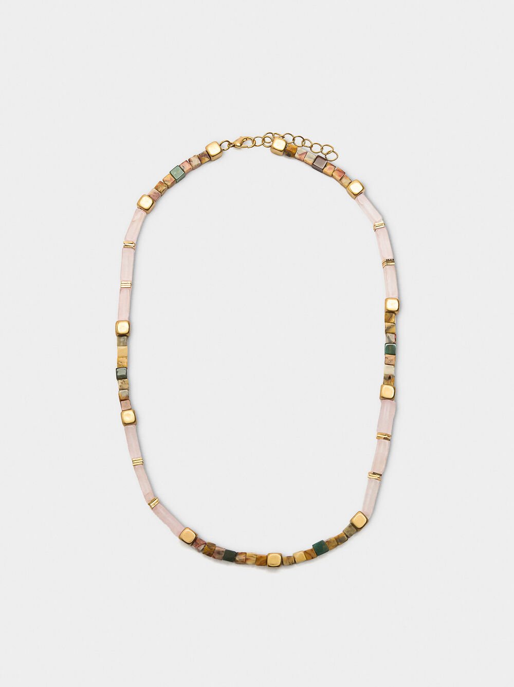 Short necklace with stones