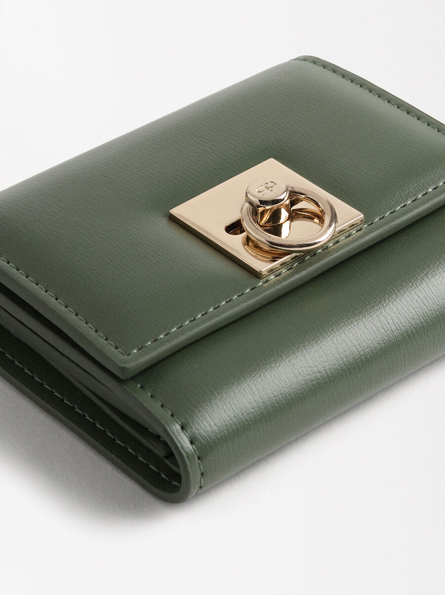 Flap closure wallet