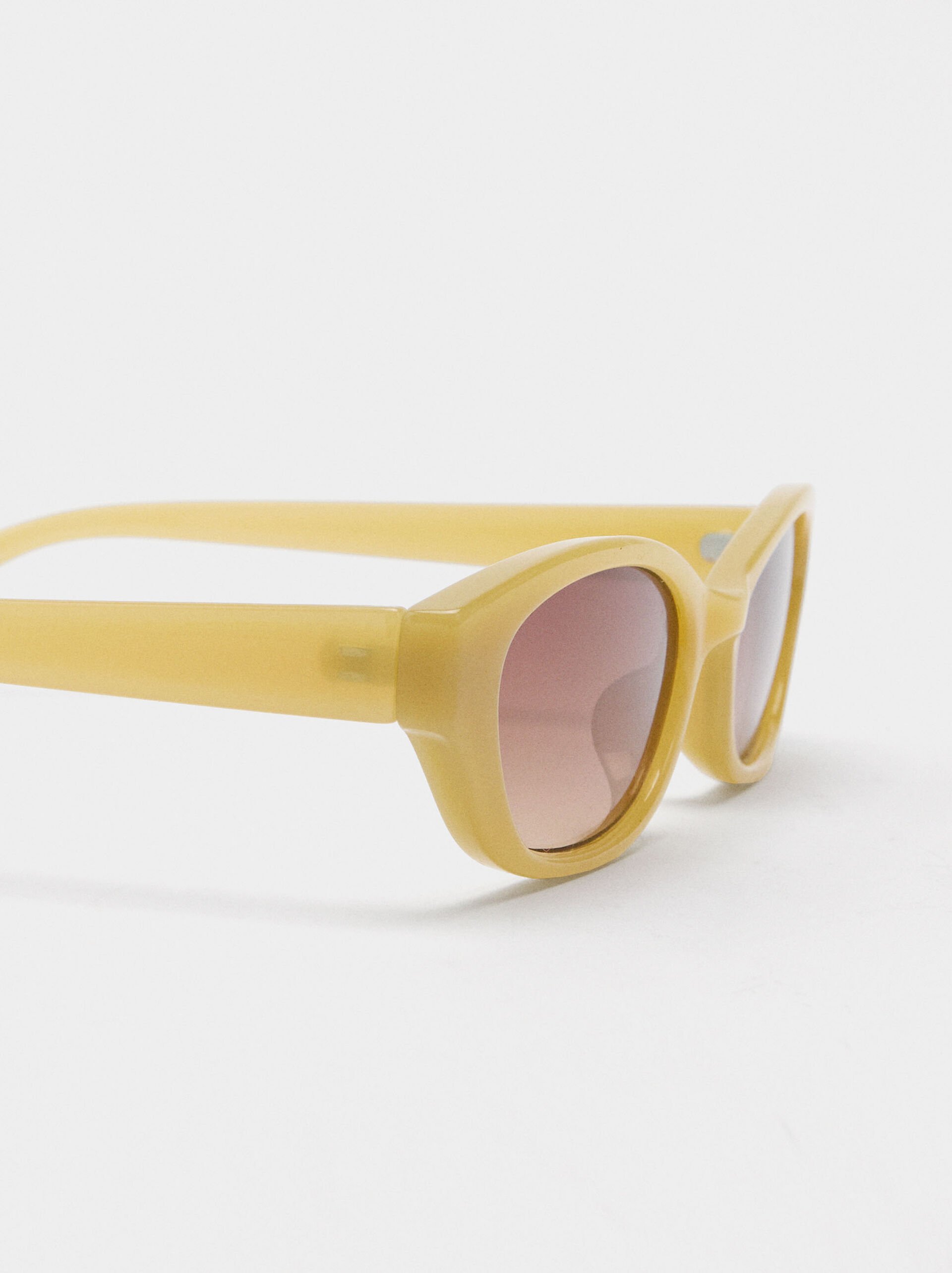 Elongated sunglasses image number 1.0