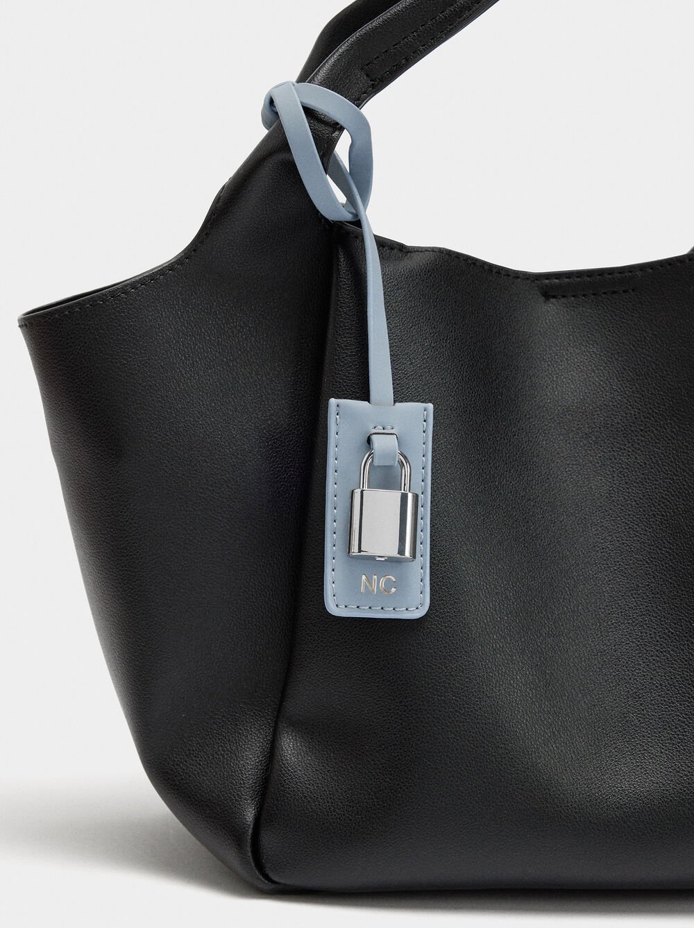 Tote bag with pendant