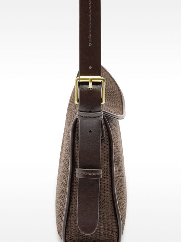 Crossbody bag with straw effect flap