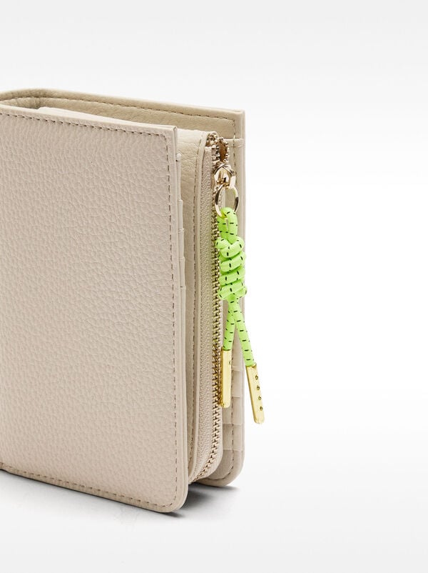 Textured wallet