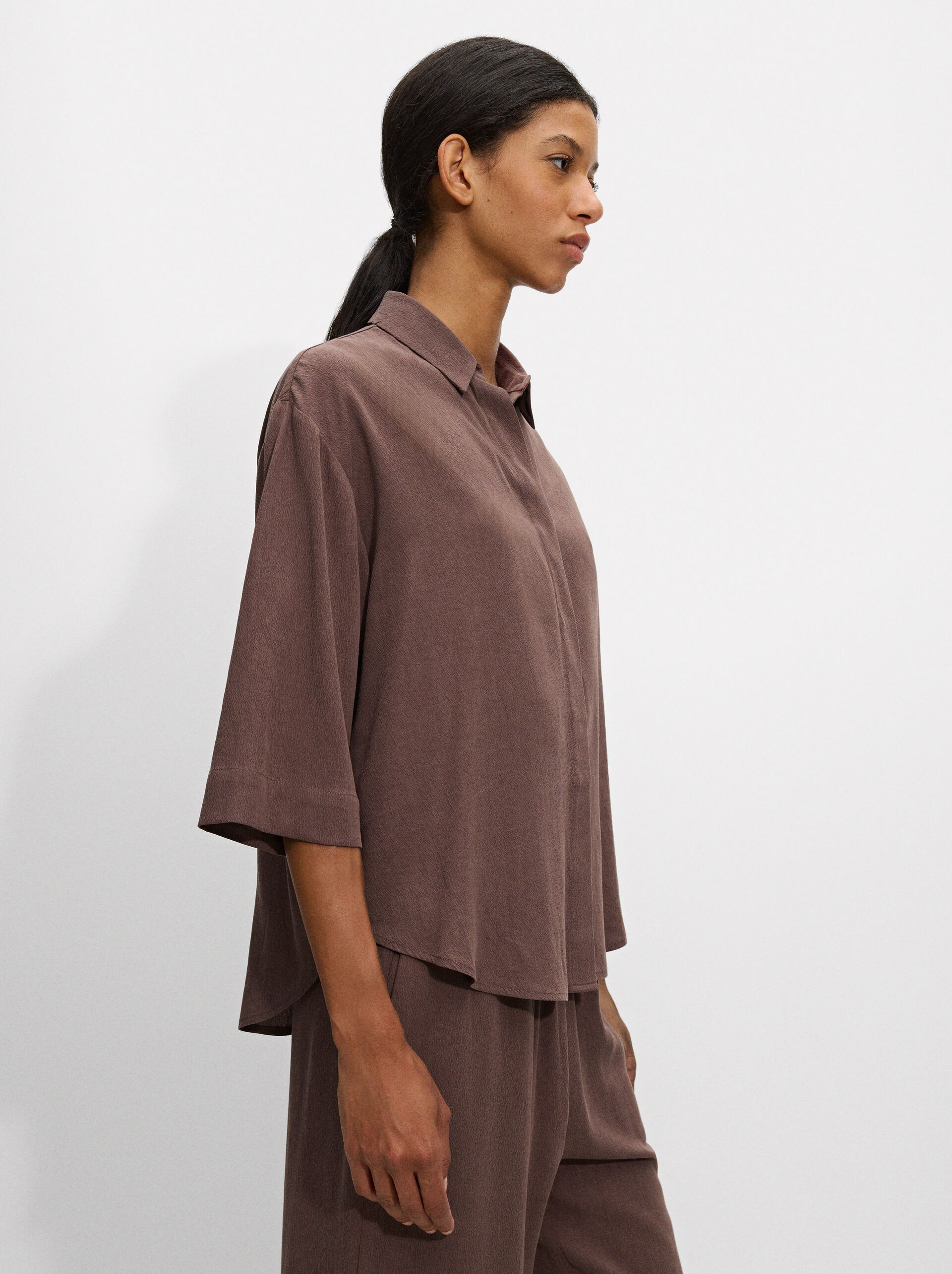 Flowing shirt with buttons image number 1.0
