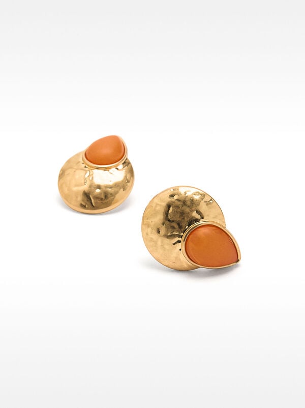 Round earrings with resin