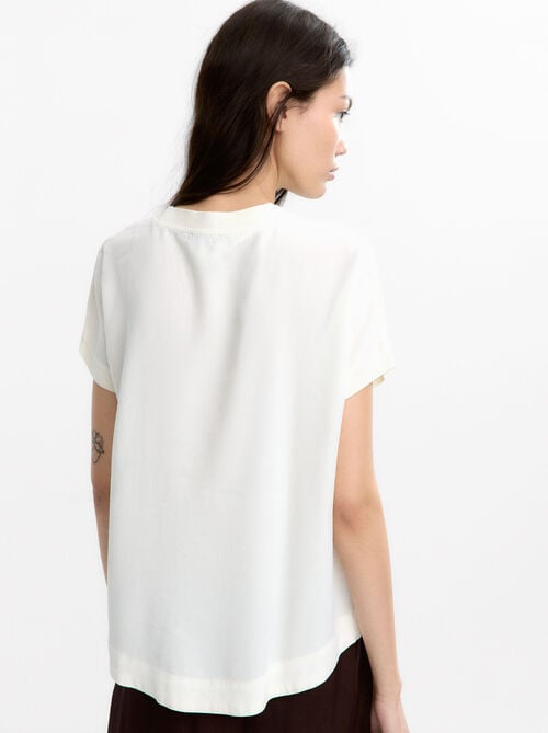 Top with ribbed details