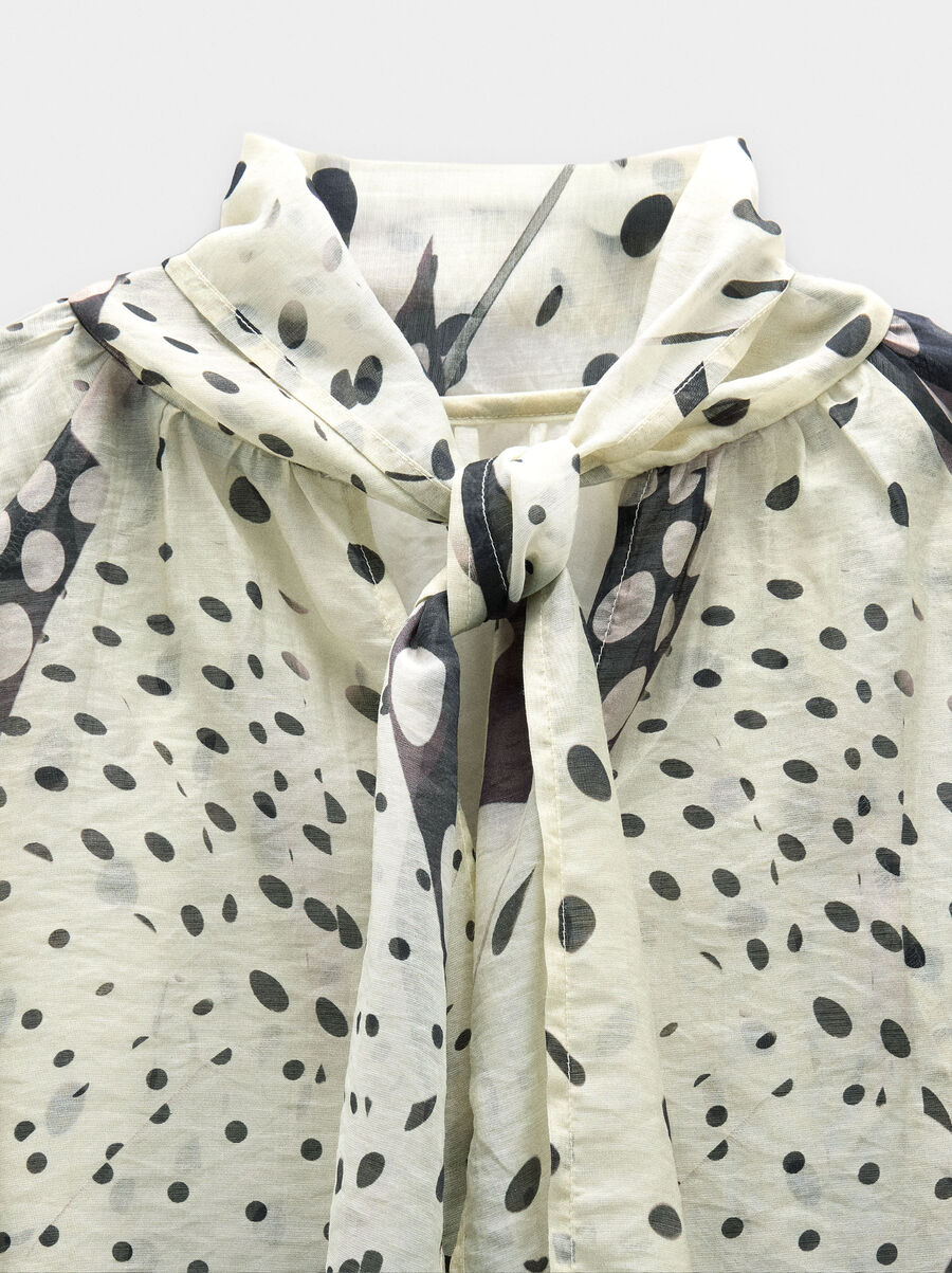 Blusa estampada semitransparente