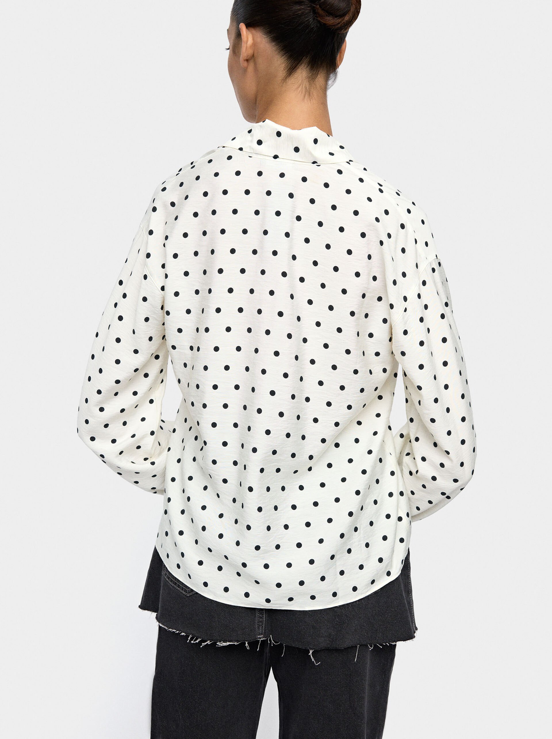 Shirt with printed polka dots image number 3.0