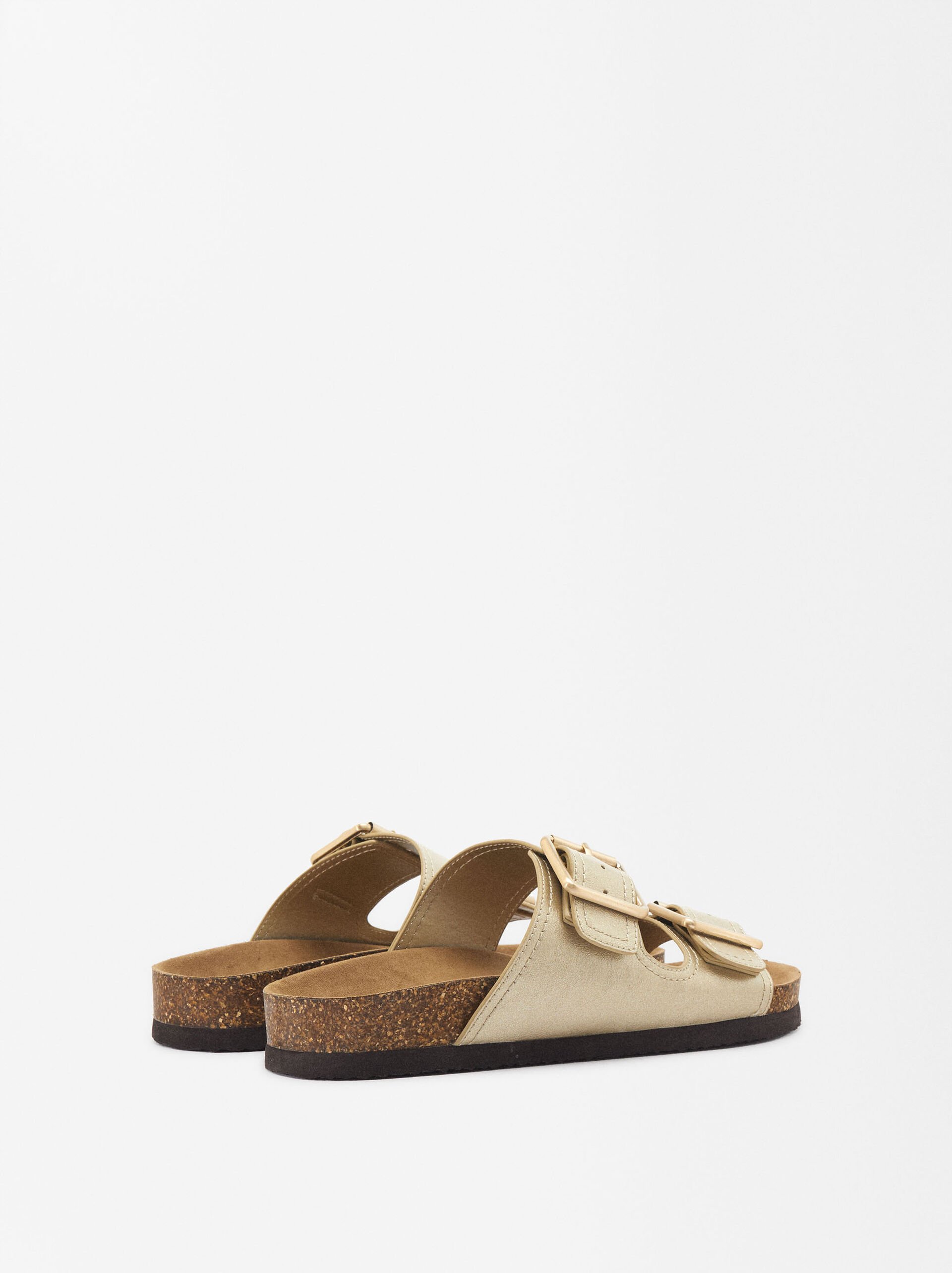 Flat Sandals With Buckle image number 4.0