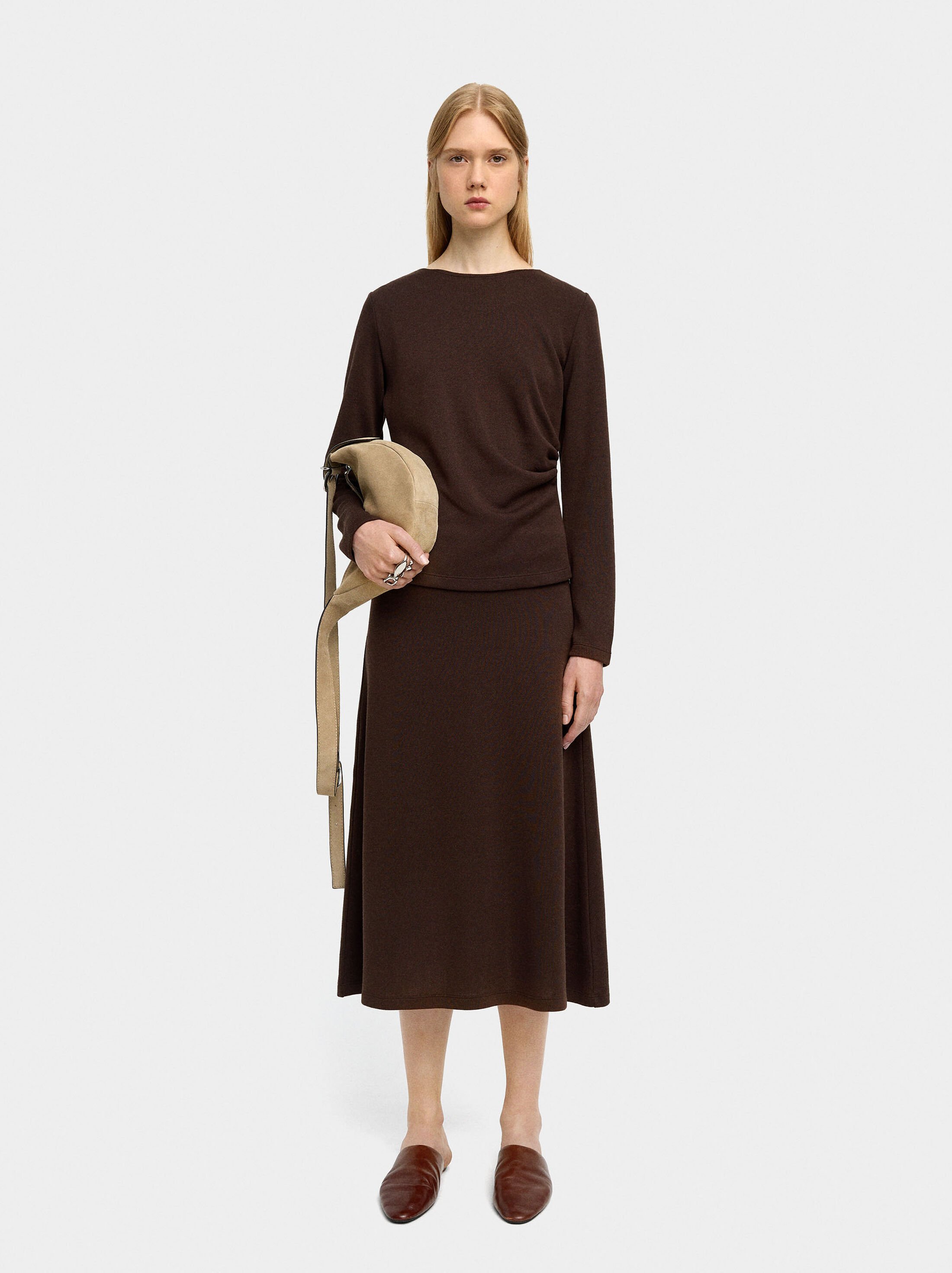 Midi skirt with elastic waist image number 4.0