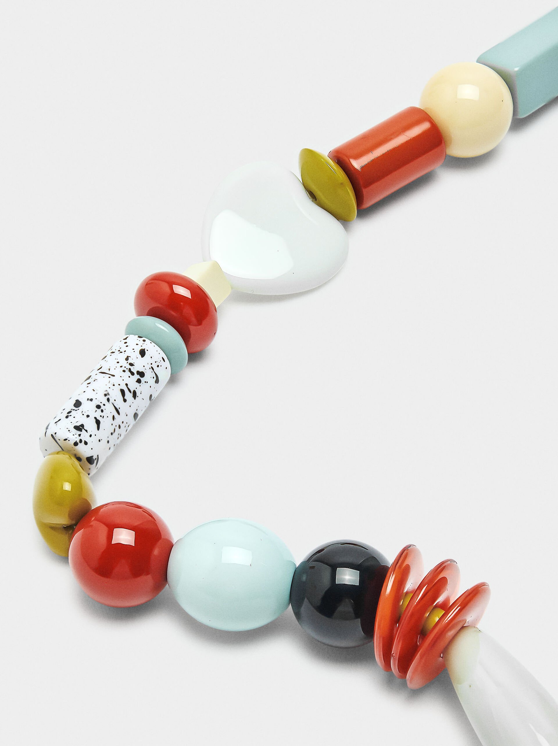Collier court avec perles multicolores image number 1.0