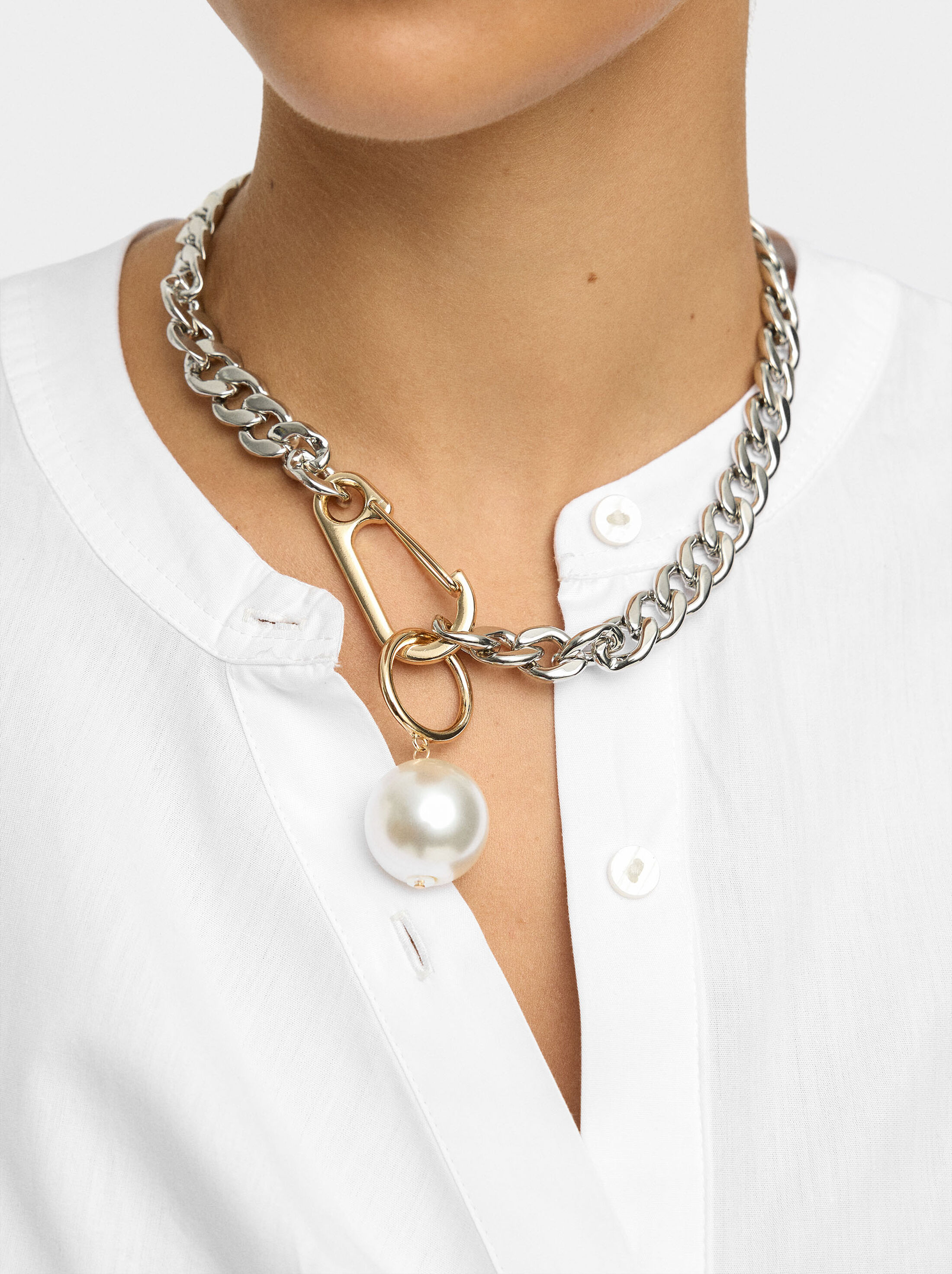 Short bicolor links necklace with pearl image number 1.0