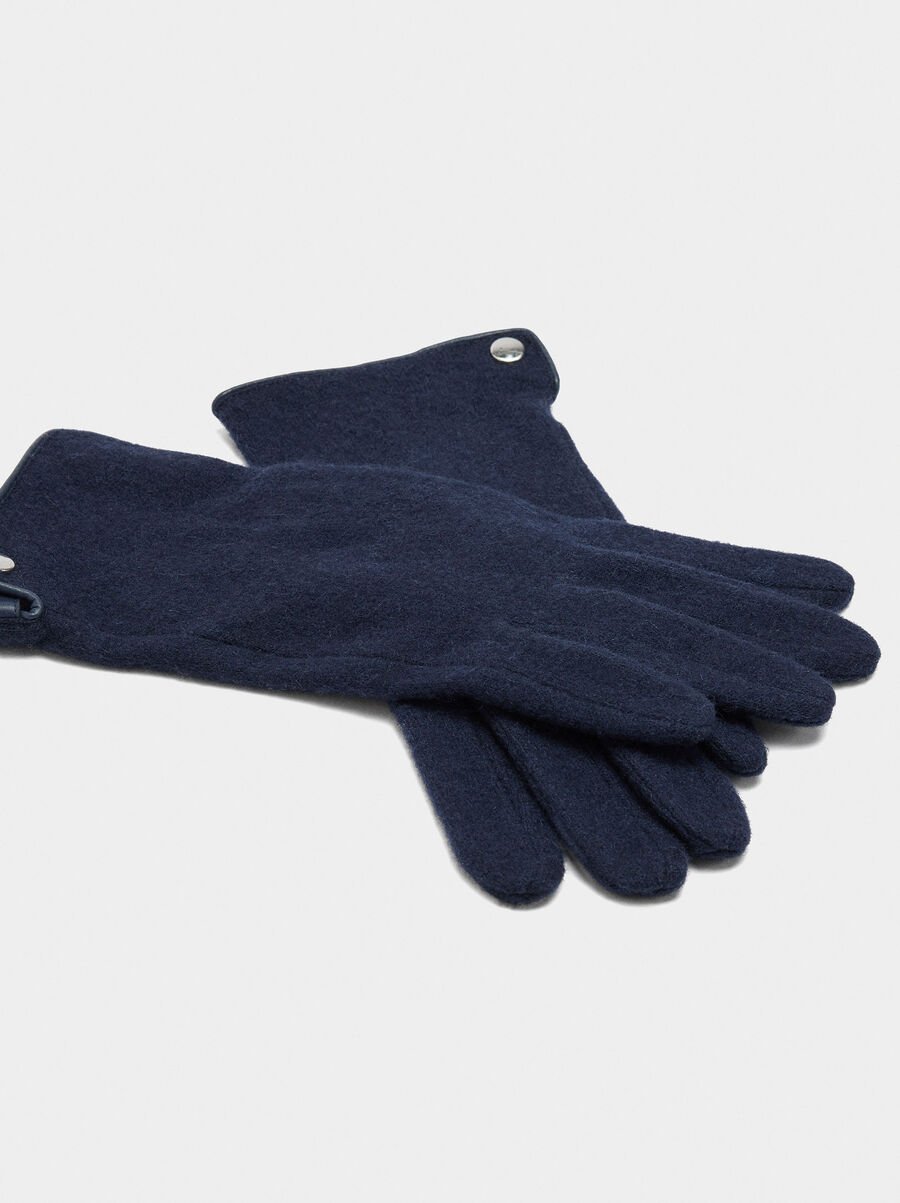 Wool gloves