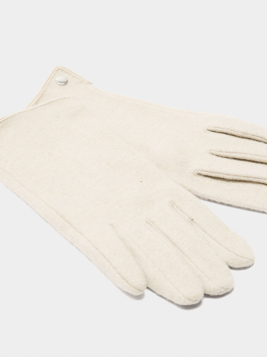 Wool gloves
