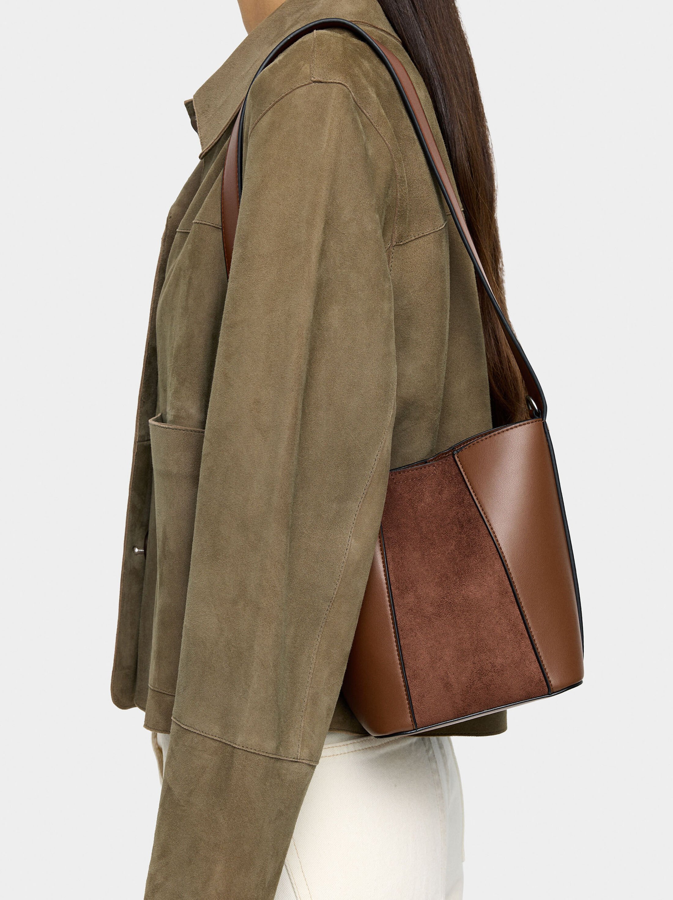 Bucket bag contrast of textures image number 1.0