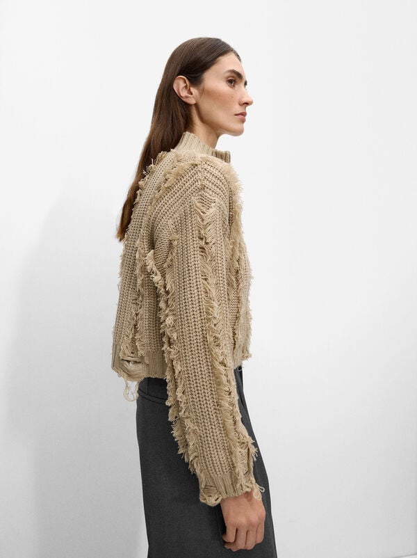 Cardigan with zipper closure