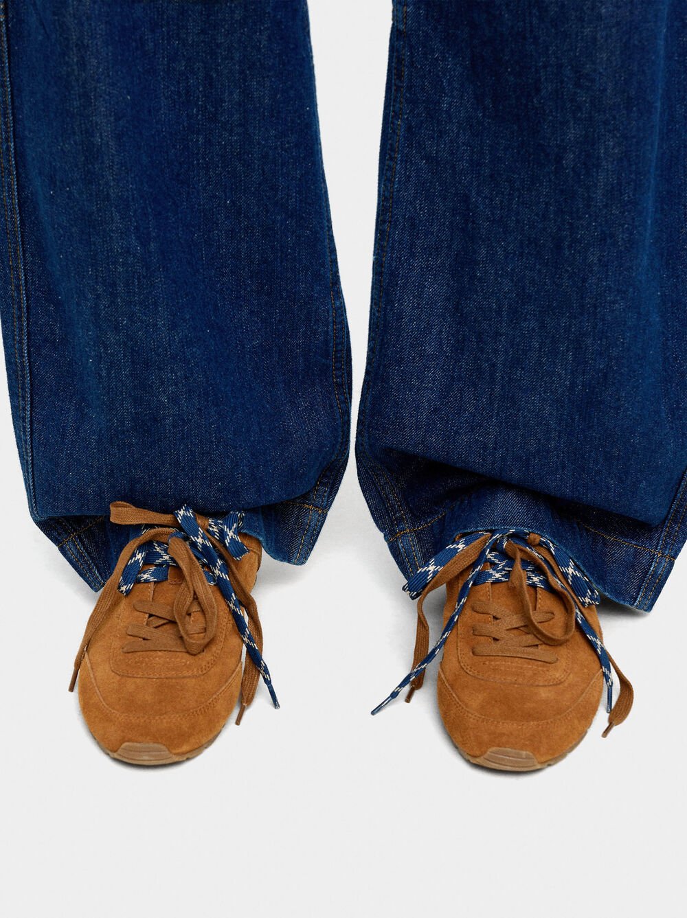 Sneakers aus einfarbigem Leder