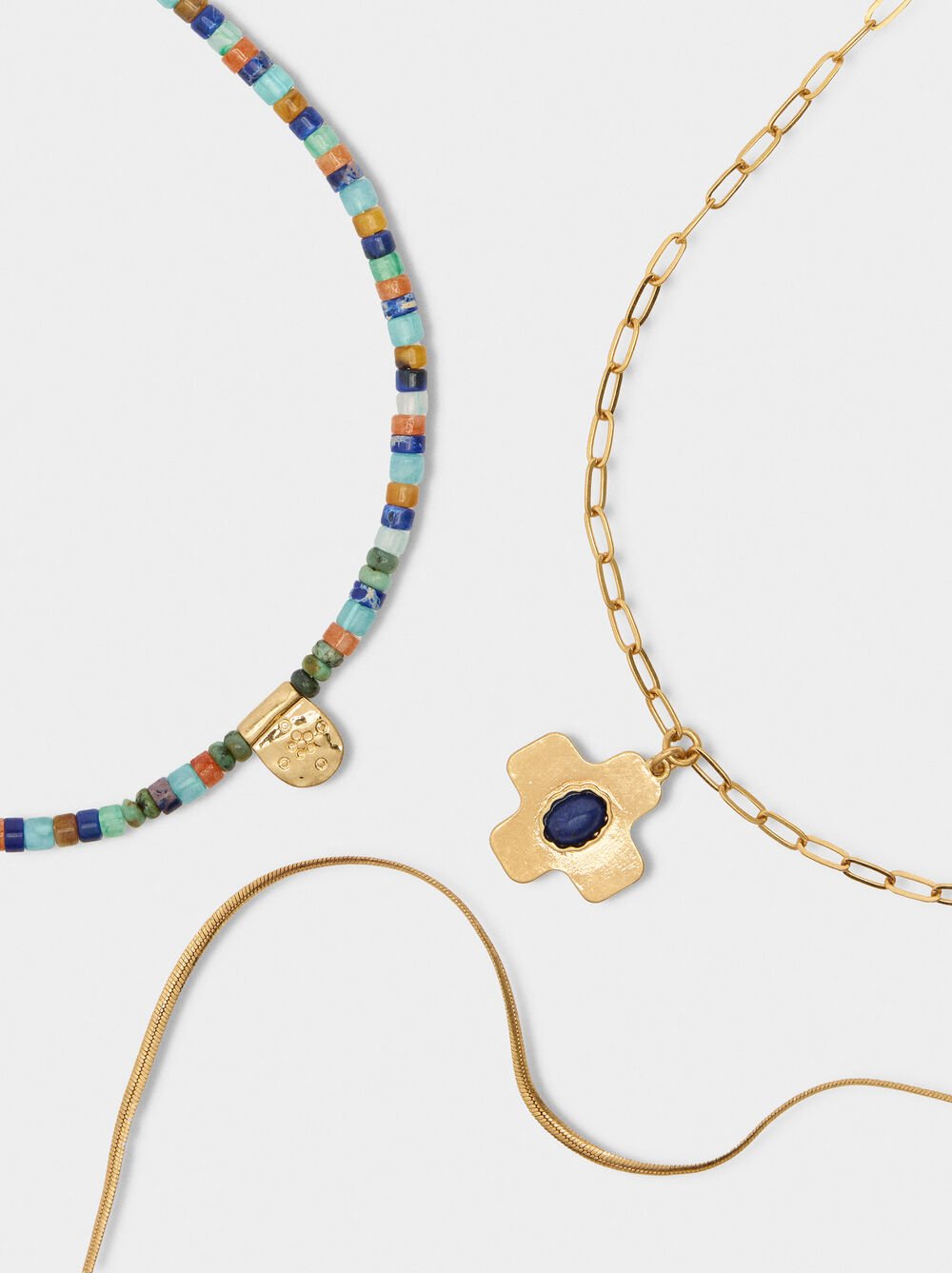Set of three necklaces with stones