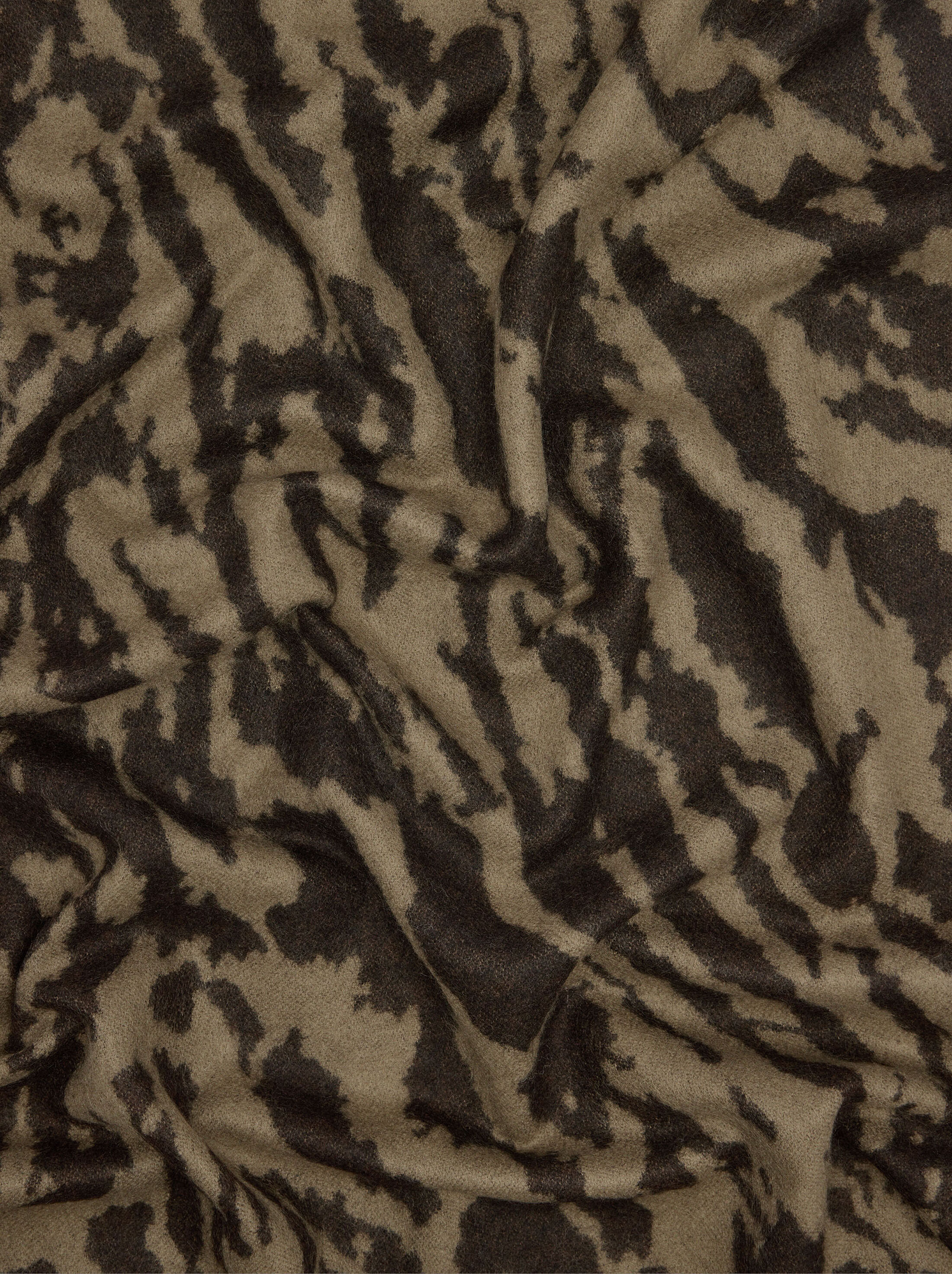 Scarf with printed design image number 1.0