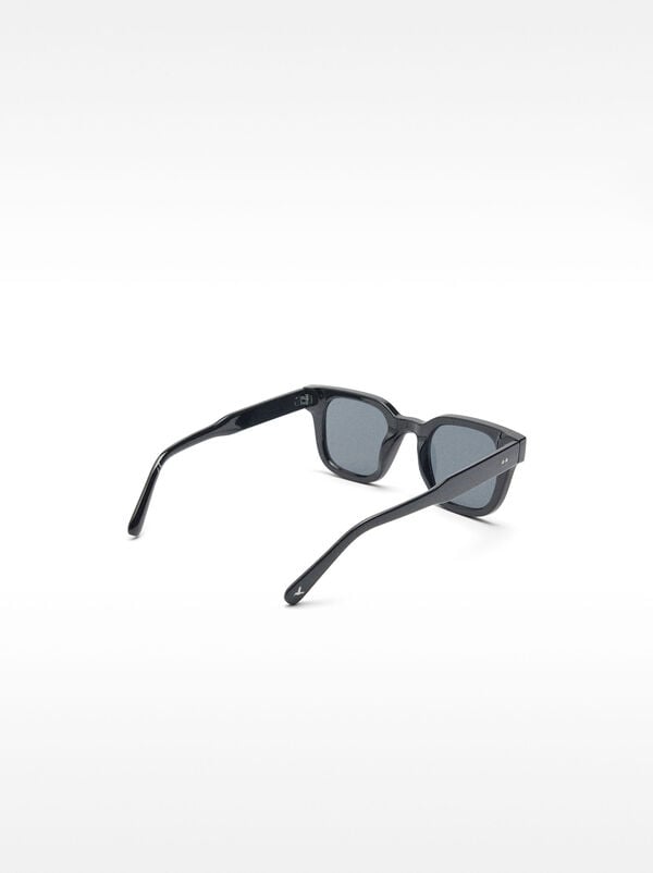 Sunglasses with squares