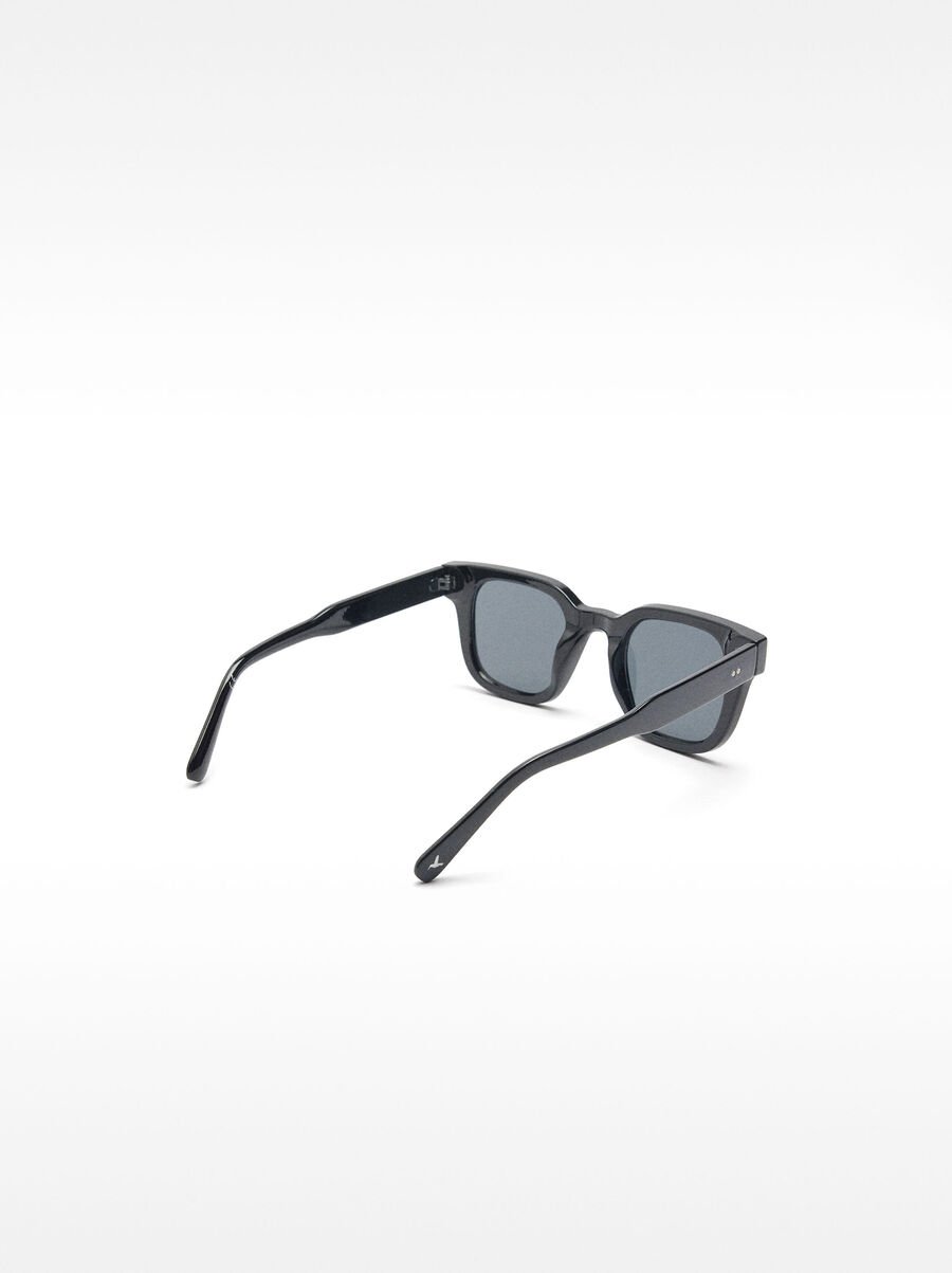 Sunglasses with squares