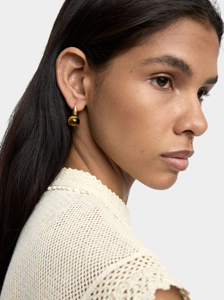 Hoop earrings with stone spheres