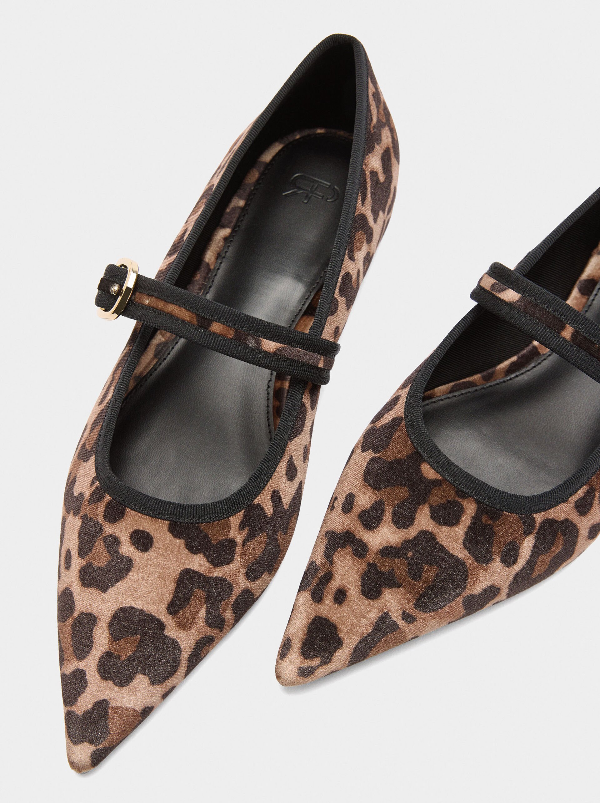 Ballet flats with animal printed pattern image number 4.0