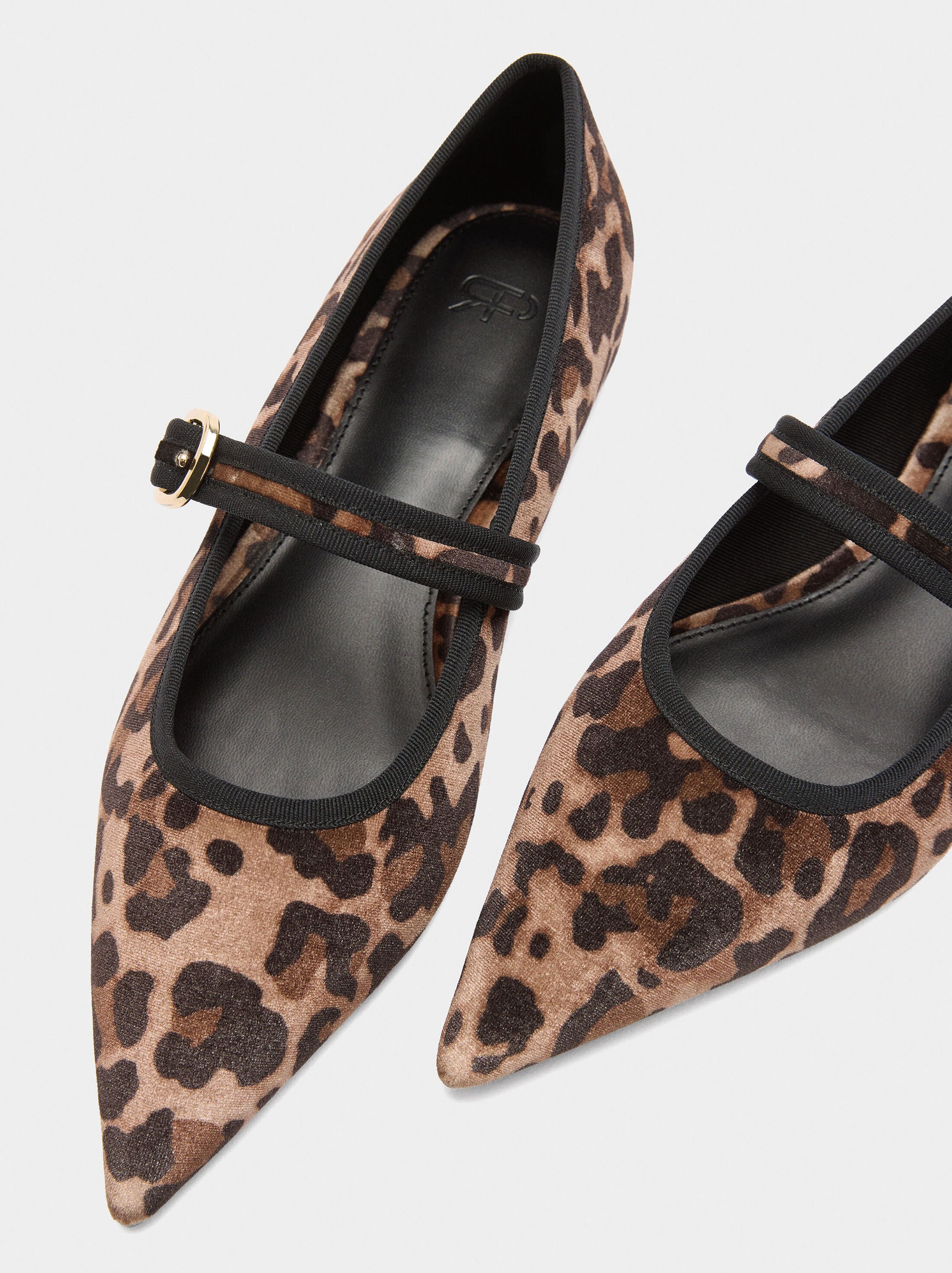 Ballet flats with animal printed pattern image number 4.0