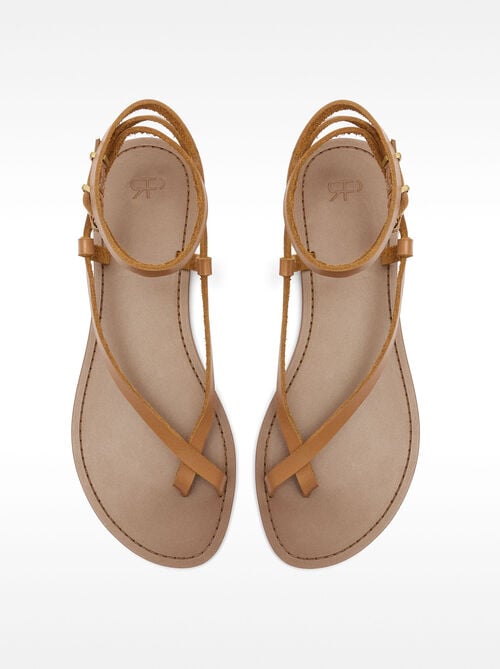 Flat leather sandals with straps