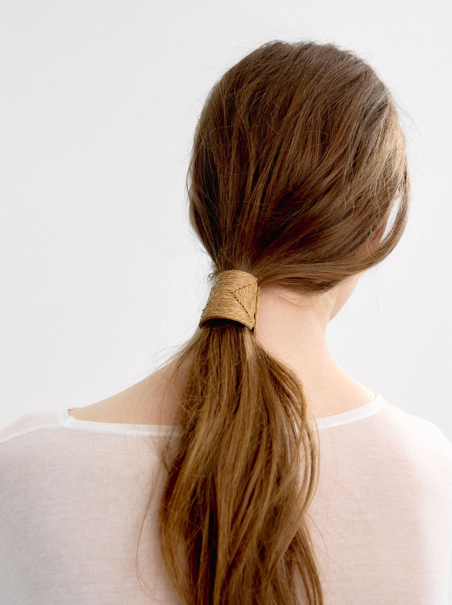 Lligacaps amb ornament de raffia