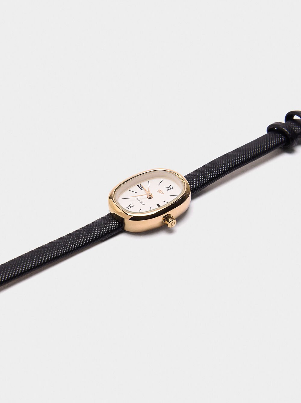 Oval watch with textured strap