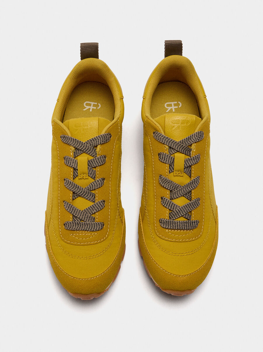 Contrast sneakers