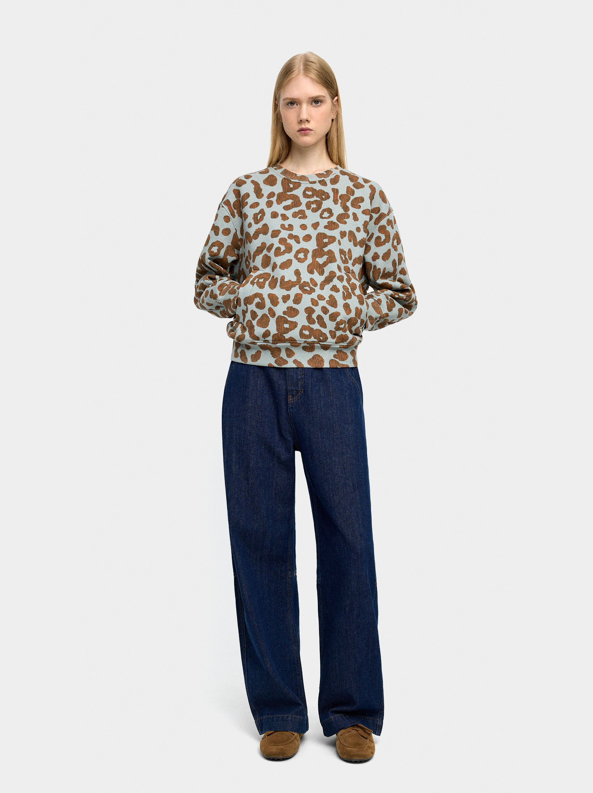 Sweatshirt mit Animal-Print image number 1.0