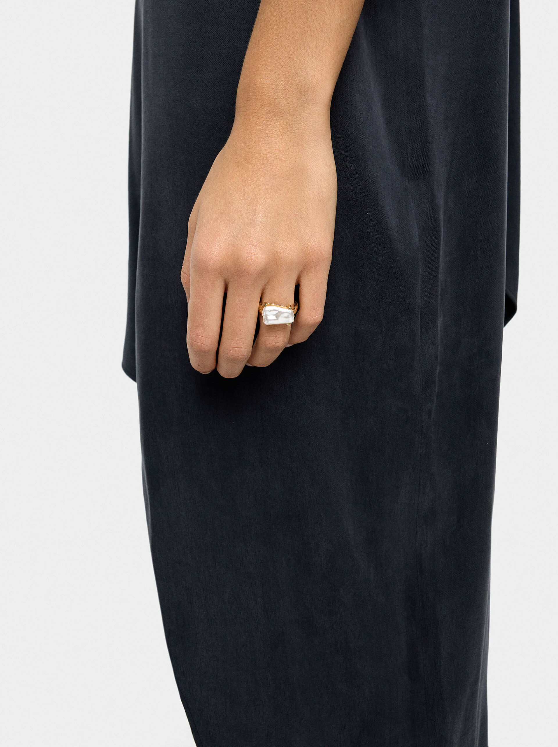 Ring with pearl image number 1.0