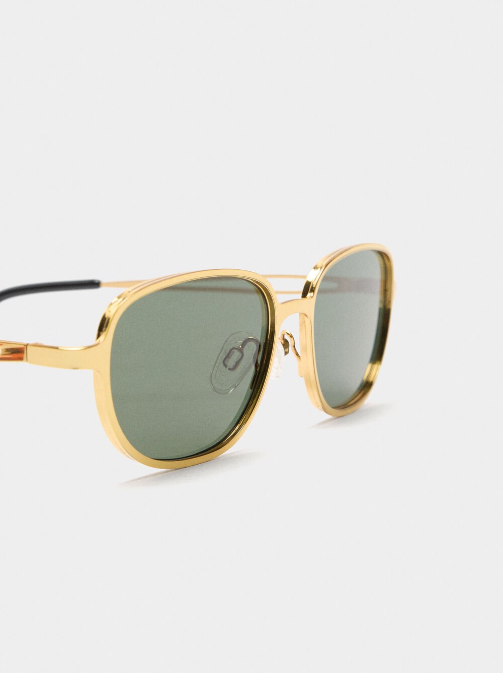 Sunglasses with squares