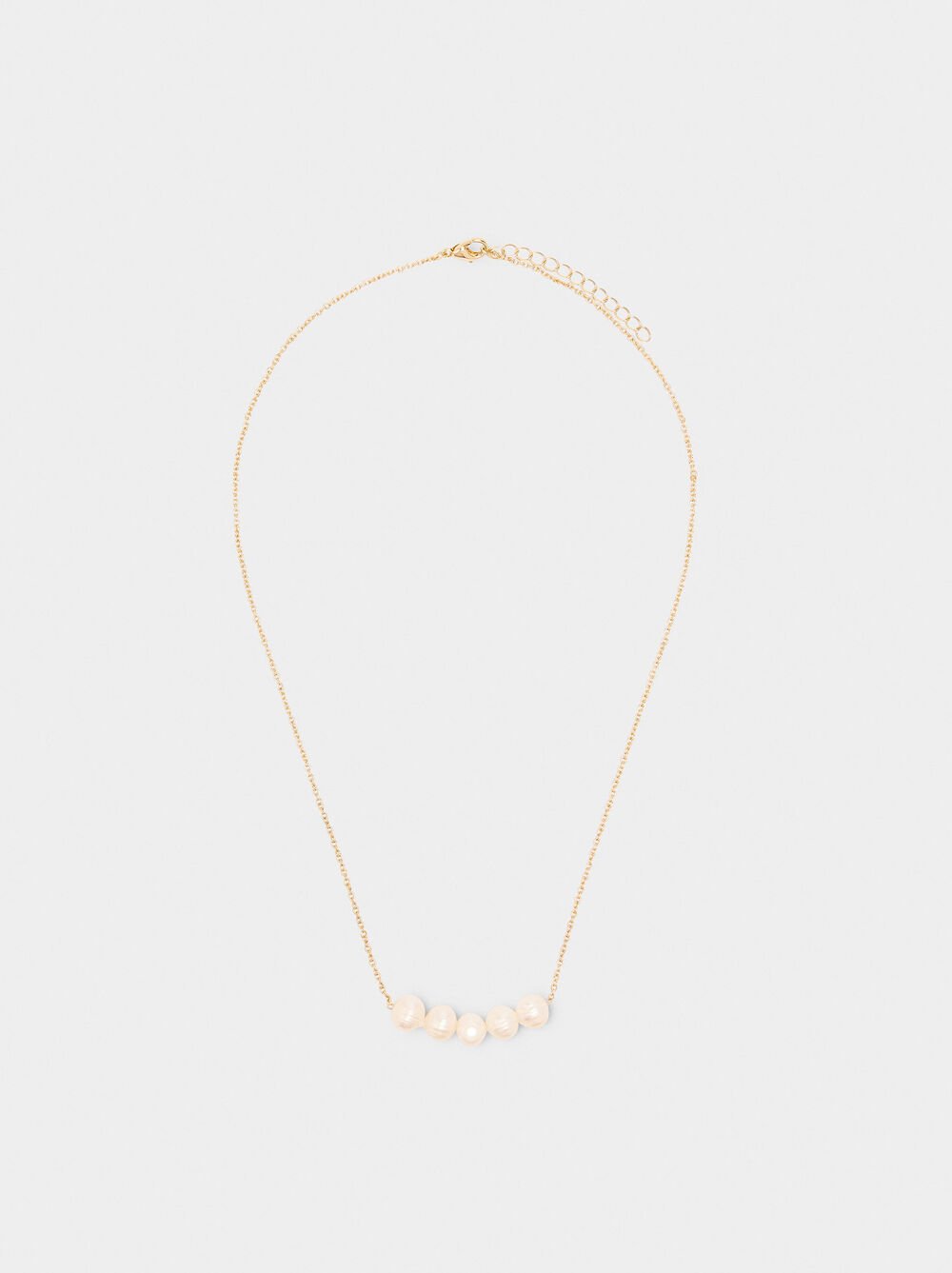 Necklace with freshwater pearls