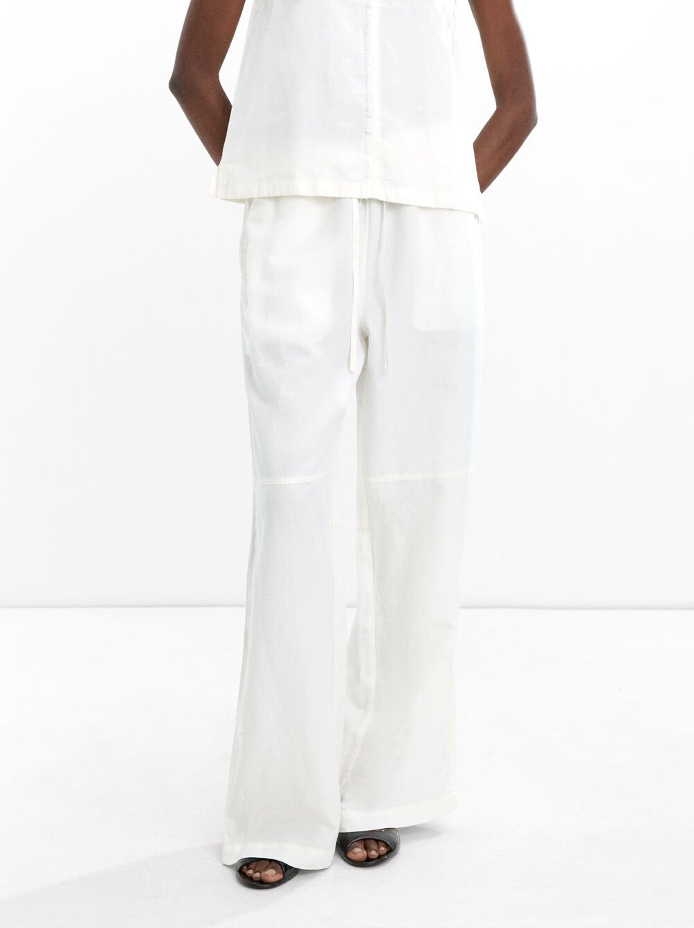 Trousers in a linen and lyocell blend